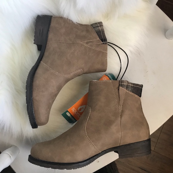 Sporto Shoes - Super cute tan ankle boots
